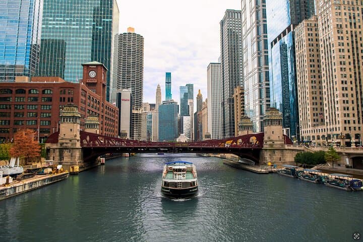 Chicago Architectural River Cruise: 90-Minute Tour of the River's Iconic Buildings