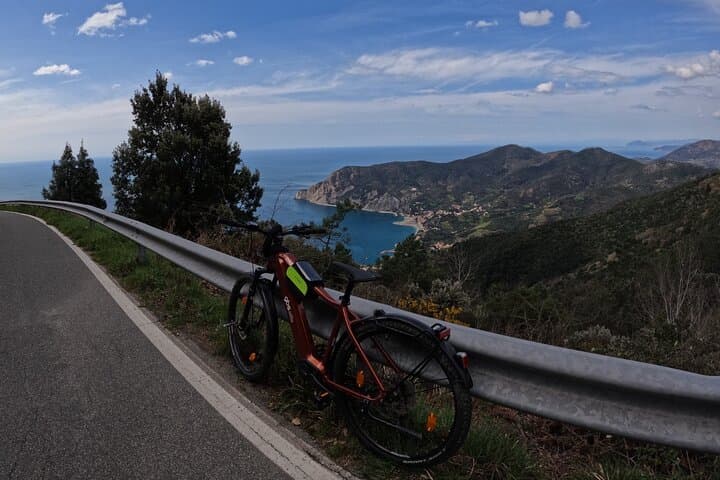 E-Bike Cinque Terre Farmhouse Tour: Monterosso Views & Agriturismo Aperitif