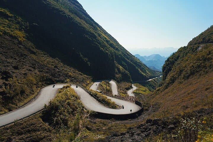 Ha Giang 4-Day Loop: Ma Pi Leng, Dong Van and Nho Que River Adventure photo 2
