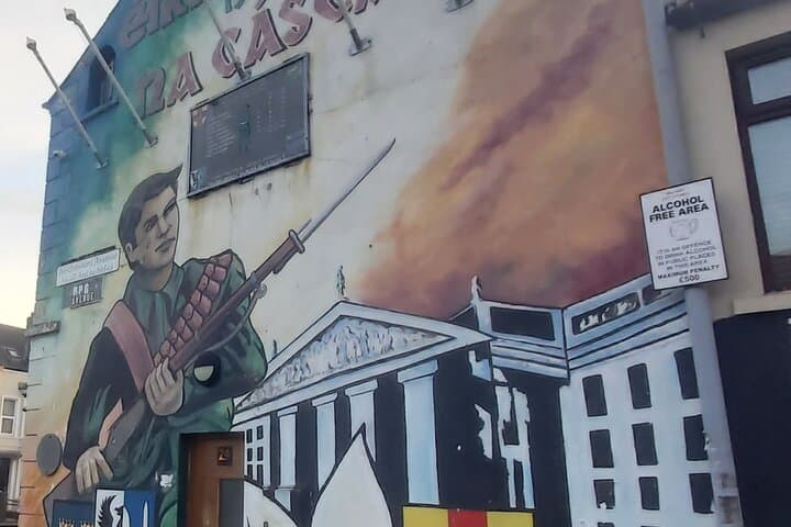 Belfast Political Conflict and Murals Tour — Shankill & Falls Mural Drive with Local Guide photo 4