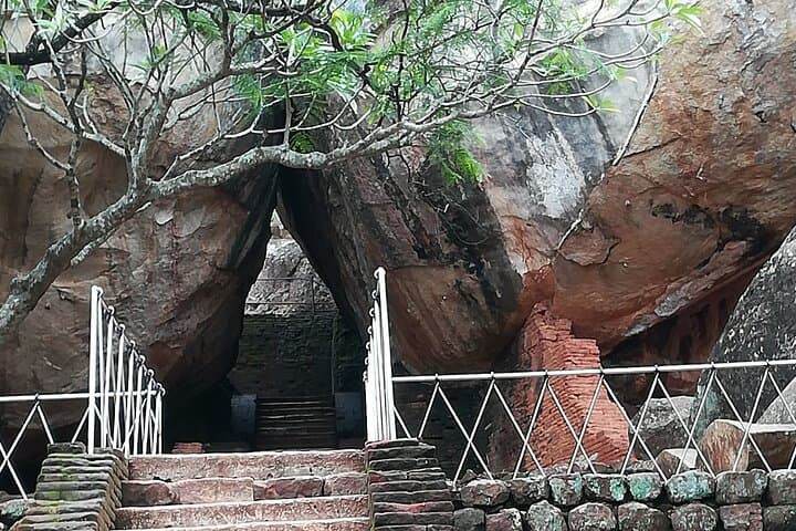 Sigiriya & Dambulla Day Tour from Negombo — Sigiriya Rock Fortress and Dambulla Cave Temple photo 4