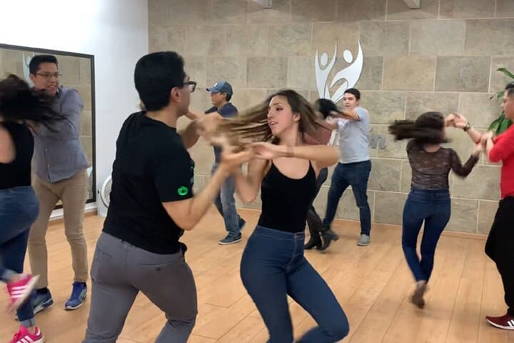 Private Salsa & Bachata Classes in Mexico City — 1-on-1 Lessons in Iconic Parks and Studios