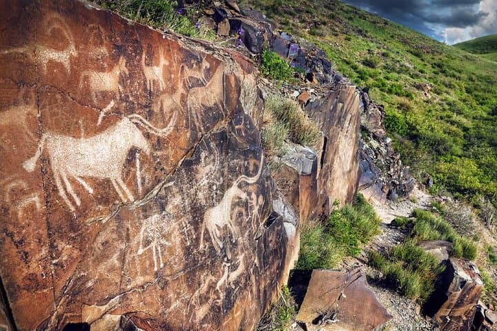 Day Trip to Tamgaly-Tas: Ancient Buddha Cliffs and the Nomad Fortress photo 6