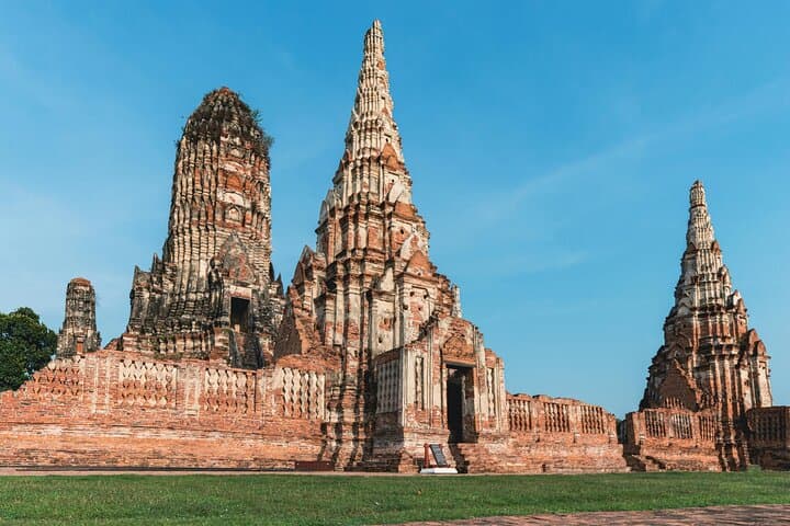 Ayutthaya Bike Tour & Scenic River Cruise — Ruins, Temples and Onboard Lunch