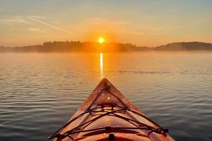 Cold Spring Harbor Kayak Tour: 2-Hour Guided Paddle Past Labs, Mansions & Shoreline