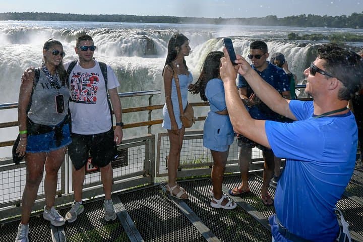 One-Day Iguacu Falls Tour Across Brazil and Argentina photo 5
