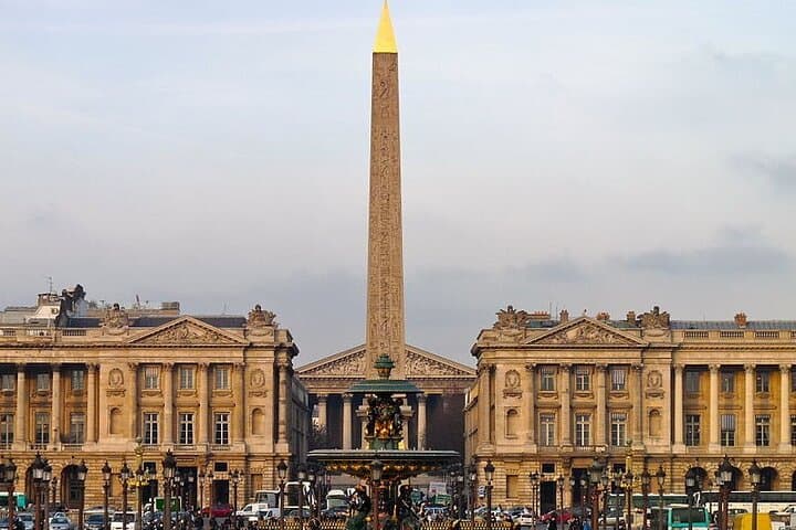 Most Classical and Monumental Tour of Paris — Seine, Monuments & Eiffel Walking Experience photo 5