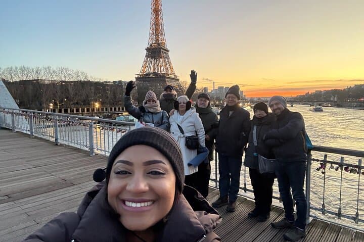 Most Classical and Monumental Tour of Paris — Seine, Monuments & Eiffel Walking Experience photo 6
