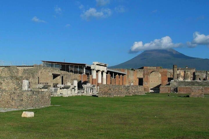 Explore Pompeii: Private 2‑Hour Archaeological Guided Tour photo 3