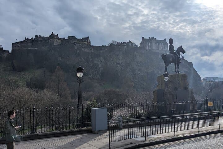 Grand Historic and Literary Tour of Edinburgh — From Calton Hill to Leith photo 4