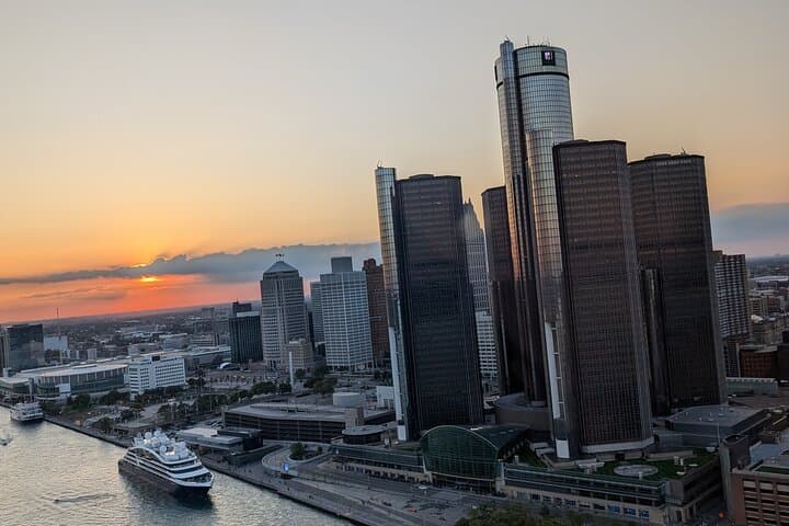 Sunset Helicopter Tour Over Detroit: 30-Minute Downtown Aerial Experience