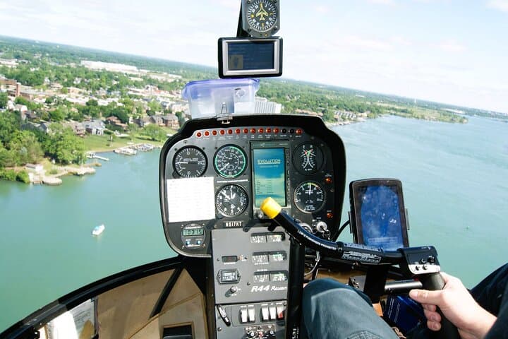 Private 20-Minute Helicopter River Ride Over Detroit’s Ambassador Bridge photo 4