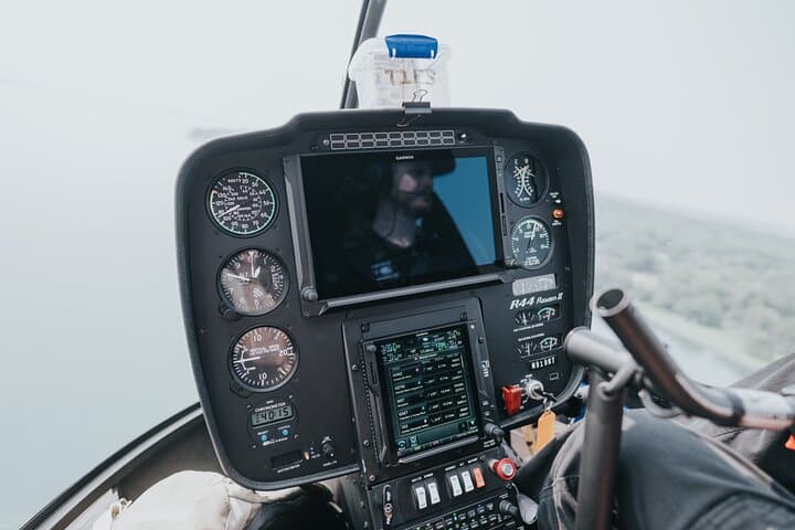 Private 20-Minute Helicopter River Ride Over Detroit’s Ambassador Bridge photo 6