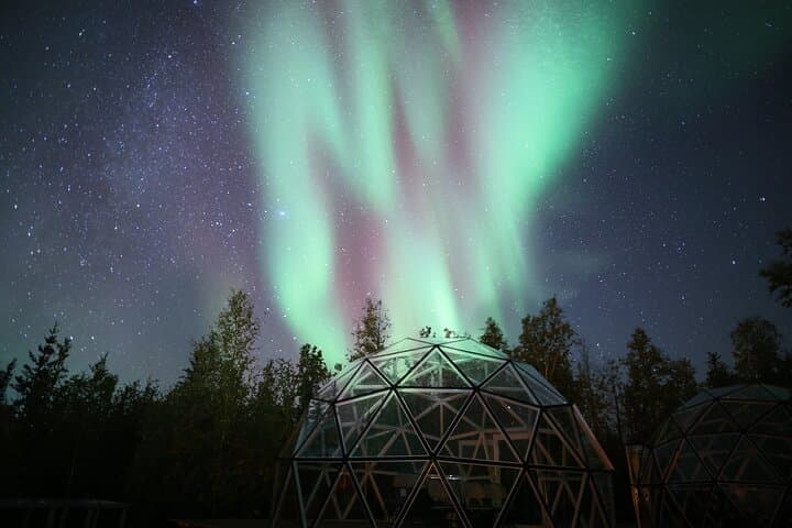 Yellowknife 5-Day Aurora Package: Lodge Viewing & Aurora Hunting Guide