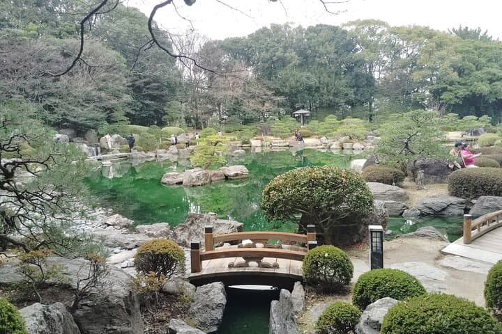 Fukuoka Castle & Ohori Park Guided Walking Tour — Historic Ruins and Lakeside Stroll photo 2