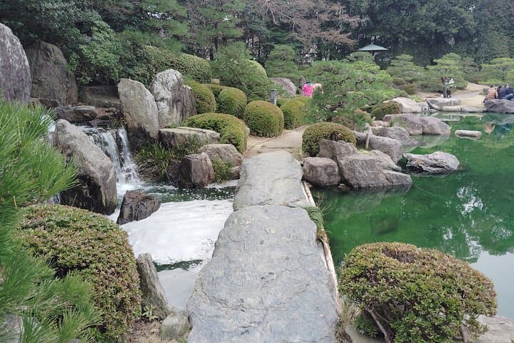 Fukuoka Castle & Ohori Park Guided Walking Tour — Historic Ruins and Lakeside Stroll photo 4