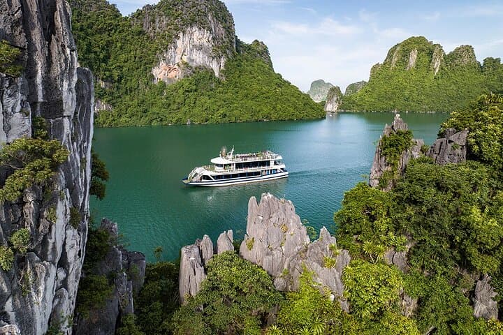 Luxury Apollo 5-Star Ha Long Bay Day Cruise from Hanoi photo 5