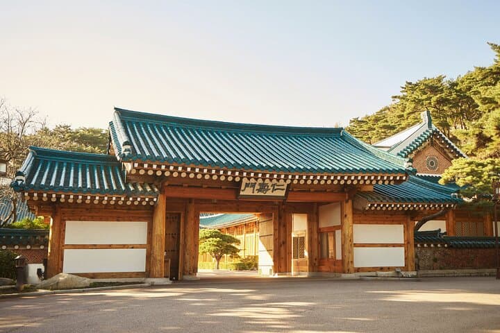 Inside Korea’s Blue House: Small-Group Walking Tour of Cheong Wa Dae photo 3