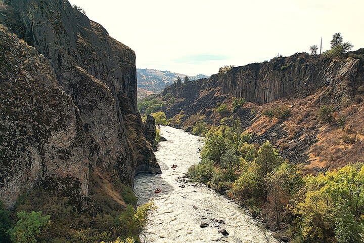 Upper Klamath Wards Canyon Half-Day Rafting — Class IV Rapids from Ashland photo 4