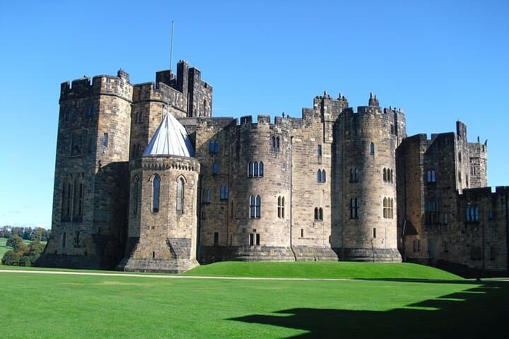 Alnwick to Bamburgh: Northumberland Castles & Eyemouth Seals Day Tour photo 4