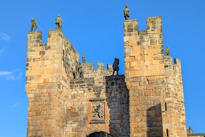 Alnwick to Bamburgh: Northumberland Castles & Eyemouth Seals Day Tour photo 2