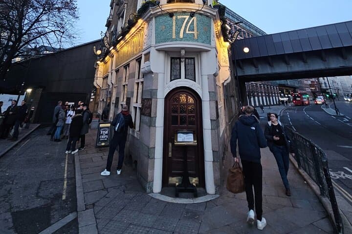 Historic Pub Walking Tour: Blackfriars to Fleet Street (3 Hours) photo 4