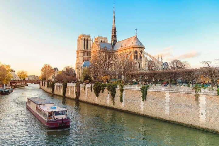 Paris Half-Day: Eiffel, Seine Cruise & Louvre Private Tour photo 4