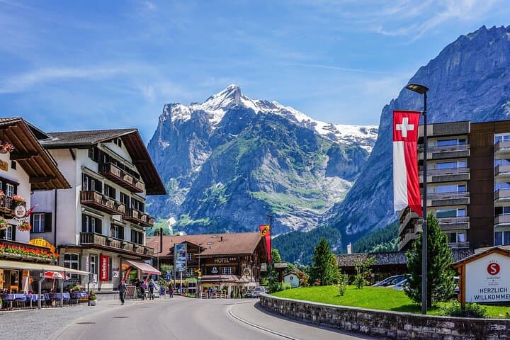 Alpine Villages Day Tour from Lucerne: Interlaken, Grindelwald & Lauterbrunnen