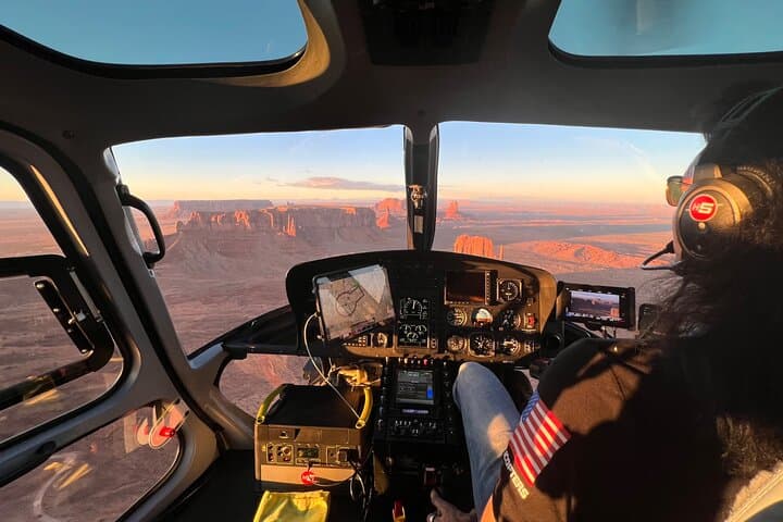 Private Grand Canyon Helicopter Tour from Phoenix — 4-Hour Luxury Flight over the South Rim