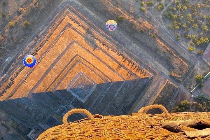 Sunrise Hot Air Balloon Over Teotihuacan: Flight, Breakfast & Archaeology photo 3