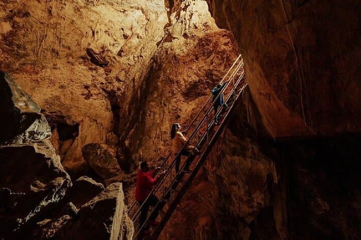 Exploring Wollondilly Cave: Guided Tour at Wombeyan Caves Reserve photo 2