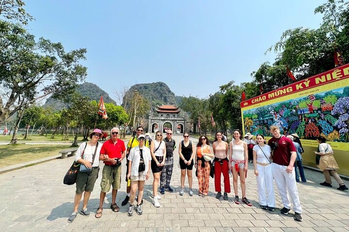 Ninh Binh Full-Day: Hoa Lu, Trang An Boat, Mua Cave & Bich Dong Guide photo 5