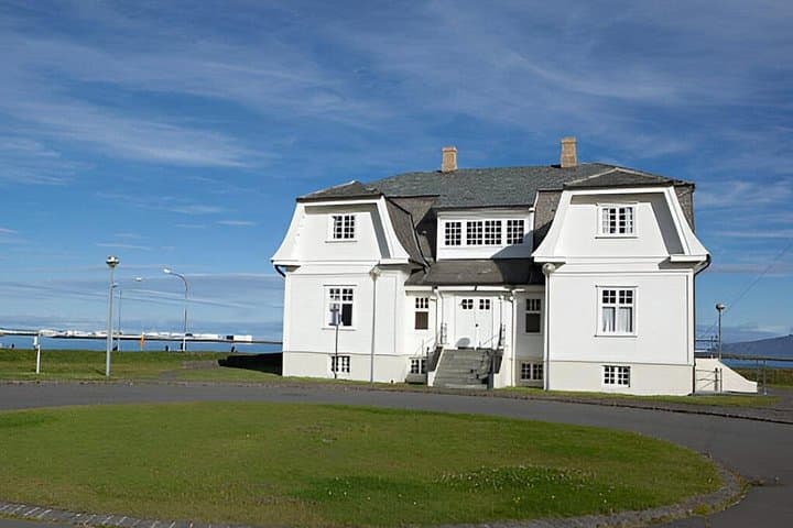 Private Reykjavik City Tour — Hallgrimskirkja, Harpa & Sun Voyager (Multi-Language Guides) photo 4