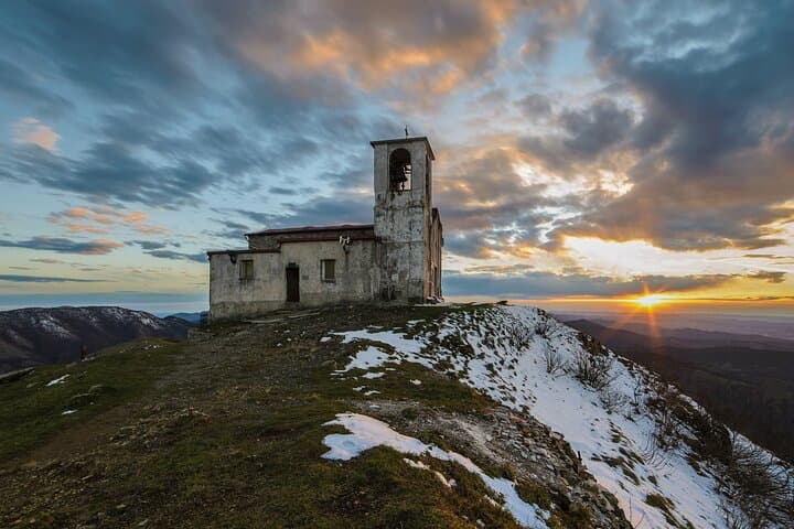 Mount Tobbio Hike: Madonna di Caravaggio Sanctuary Loop in Capanne di Marcarolo photo 3