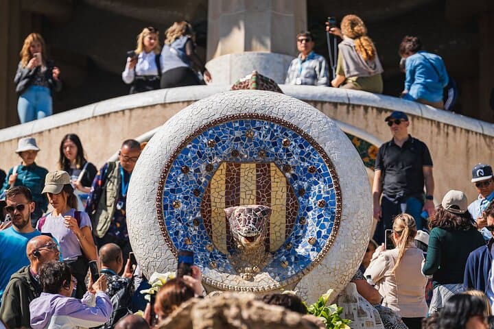 Skip-the-Line Park Guell Guided Tour: Gaudí's Mosaic Park and City Views photo 4