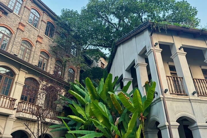 Decoding Chongqing: A Vertical Urban Hike from Great Hall to the Yangtze Cableway photo 2