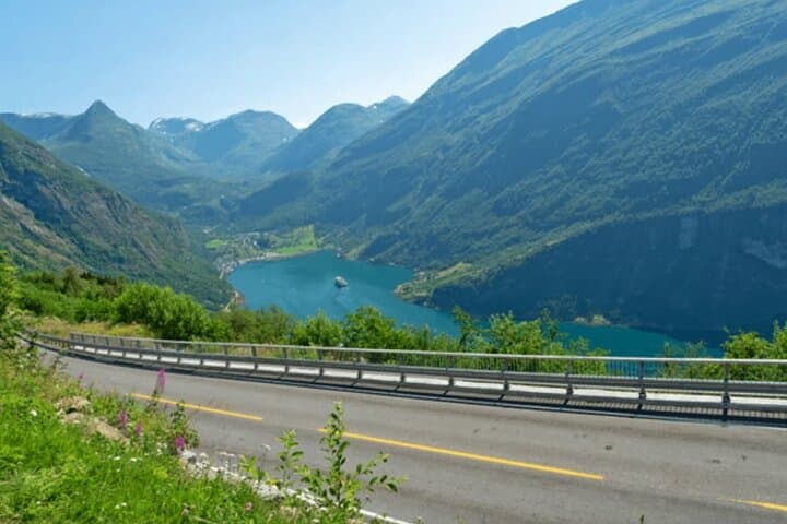Geiranger Skywalk: Mount Dalsnibba & Eagle Road Scenic Drive photo 3
