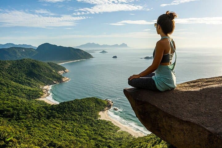 Pedra do Telégrafo Hike: Iconic Cliff-Edge Views with Roundtrip Transfer from Rio
