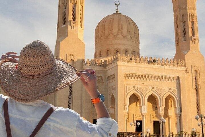 Hurghada Private VIP City Tour — Mosque, Marina & Local Markets