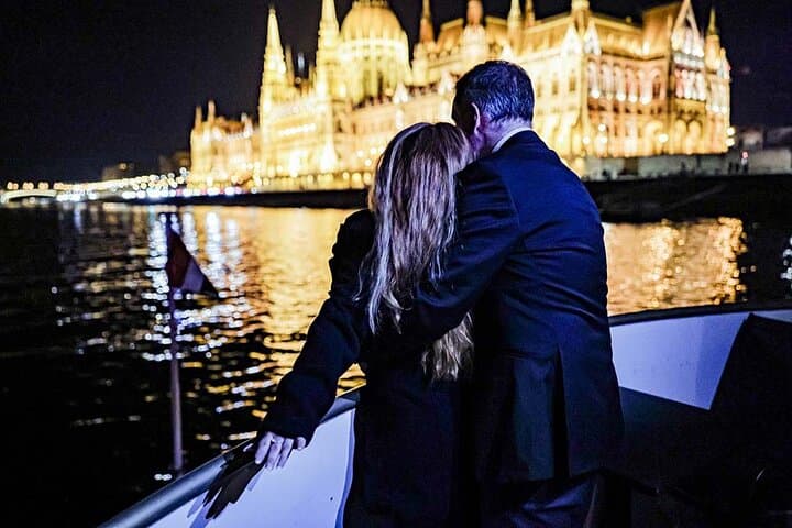 Budapest Beer Cruise: 60-Minute Danube Sightseeing with Unlimited Local Beer photo 5