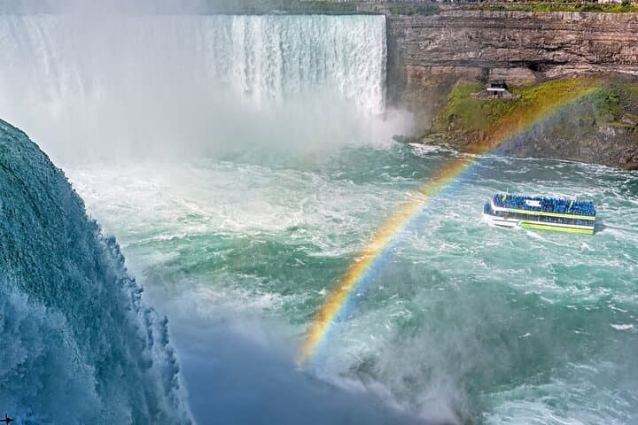 Experience Niagara Falls at Night: Maid of the Mist and Illumination Tour photo 6