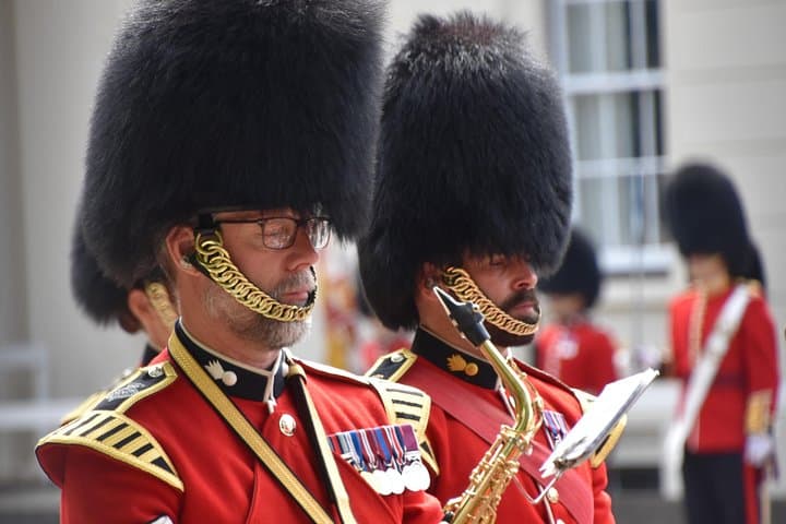 Private Changing of the Guard & Royal London Walking Tour — Insider Guide photo 4