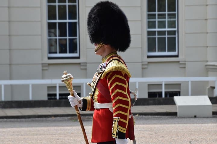 Private Changing of the Guard & Royal London Walking Tour — Insider Guide photo 2
