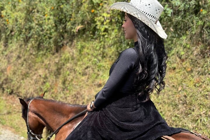 Horseback Riding Near Medellín: Mountain Trails, Local Lunch & Bilingual Guide