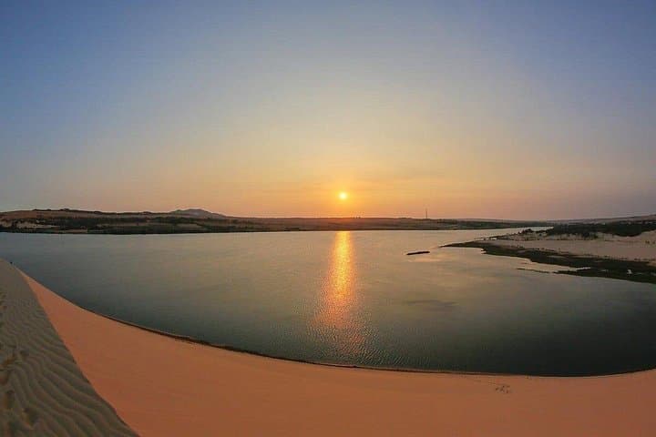 Doha Desert Safari: Sunrise & Sunset Sandboarding and Camel Ride to Khor Al Adaid photo 5