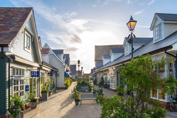 Bicester Village Shopping Day Trip with Private Chauffeur from London photo 4