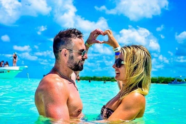 Isla Saona Day Trip: Speedboat to the Natural Pool and Beach Time photo 2