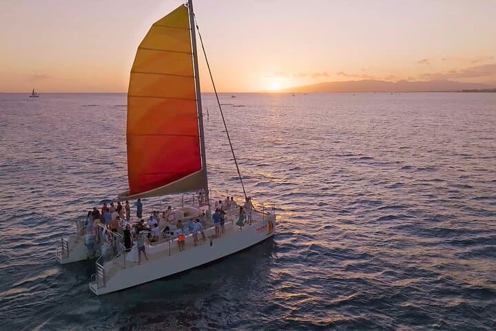 Waikiki Friday Night Catamaran Fireworks Cruise with Open Bar