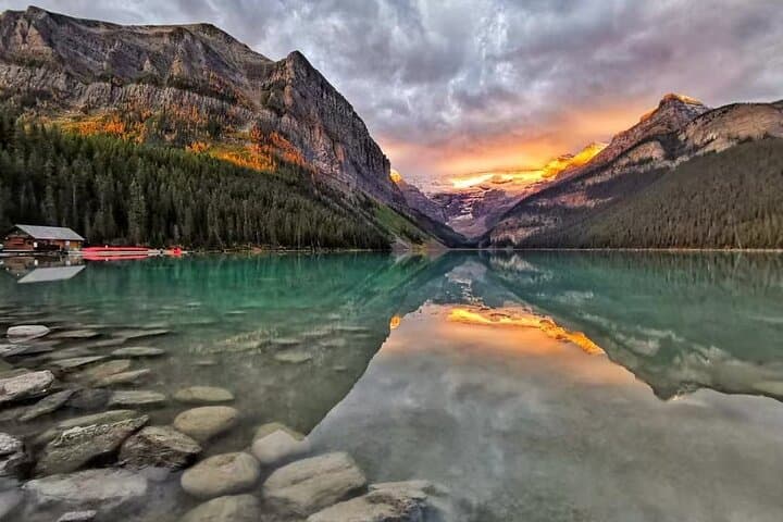 Lake Louise & Moraine Lake Private Day Tour from Banff — Johnston Canyon Hike photo 4