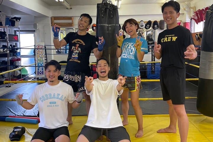 Osaka Boxing and Neighborhood Walk: 2-Hour Active Local Experience